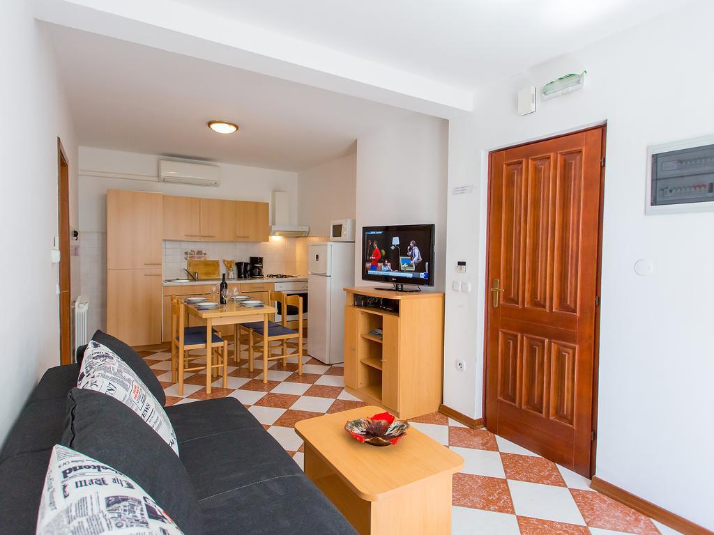 Apartments Ava Poreč Exteriör bild