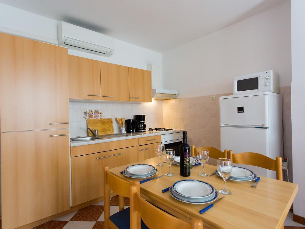 Apartments Ava Poreč Exteriör bild